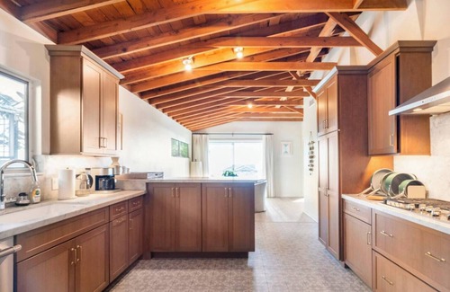 Eastern Malibu Casa | Ocean view. Walk to Carbon Beach. Comfortable upscale home with backyard.