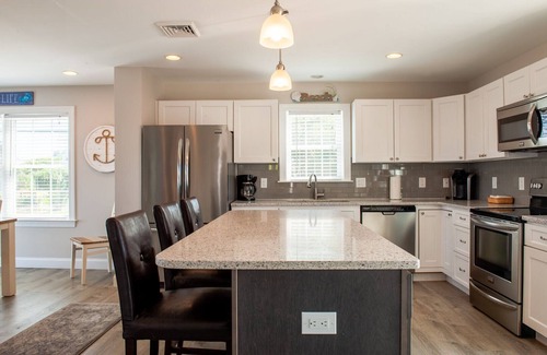 Narragansett Casa | Ocean Views,150 yards to Scarborough Beach, 6 Bedrooms, 3.5 Bathrooms