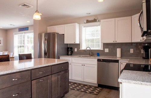 Narragansett Casa | Ocean Views,150 yards to Scarborough Beach, 6 Bedrooms, 3.5 Bathrooms