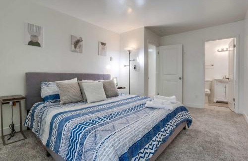 Village of La Jolla Casa | ocean views 3 blocks to beach AC downstairs