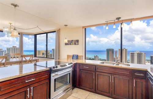 McCully - Moiliili Apartamento | Actualizado!** cerca de la playa ** vistas al mar / amanecer / atardecer / Diamond Head! Ático..