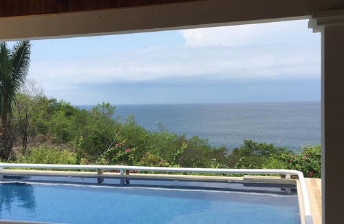 Tambor Casa | Vistas al mar a través de la bahía de Jaco y Montazuma