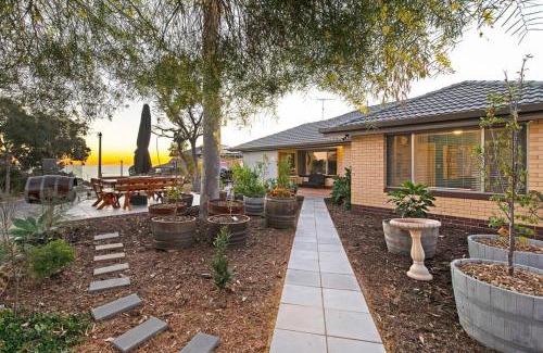 Hallett Cove Apartamento | Ocean Views Apartment 2 min walk to train & ocean
