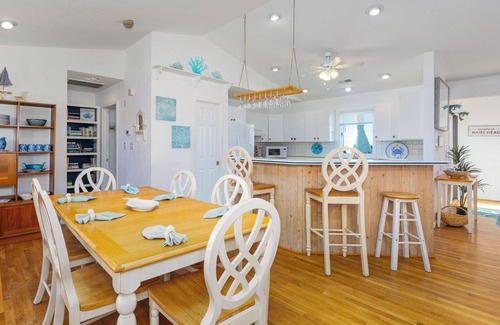 South Nags Head Cabaña | OCEAN VIEWS-DOG FRIENDLY- PRIVATE POOL - HOT TUB - 2 MINUTE WALK TO BEACH