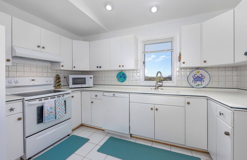 South Nags Head Cabaña | OCEAN VIEWS-DOG FRIENDLY- PRIVATE POOL - HOT TUB - 2 MINUTE WALK TO BEACH