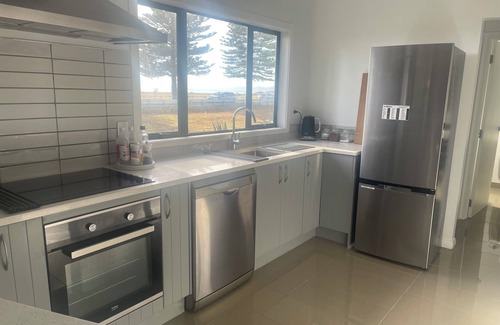 Napier Casa | Ocean views in large family home