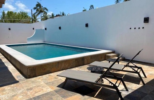 La Peñita de Jaltemba Apartamento | Apartamento moderno de 2 dormitorios con piscina y vistas al mar