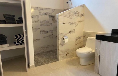 La Peñita de Jaltemba Apartamento | Apartamento moderno de 2 dormitorios con piscina y vistas al mar