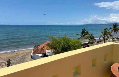 La Peñita de Jaltemba Apartamento | Apartamento moderno de 2 dormitorios con piscina y vistas al mar