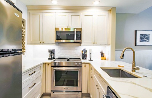 Kiawah Island Condominio | Ocean Views, Serene Back Deck, Easy Walk to Beach. Beautiful Seaside, Dog-Friendly Villa Awaits You!