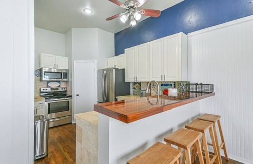 Galveston Casa | OCEAN VIEWS! Steps away from the sand! Arcade/Newly Remodeled!