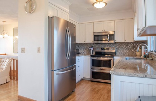 Eastward Look Casa | Ocean views, two minute walk to beach!