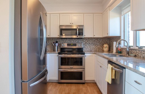 Eastward Look Casa | Ocean views, two minute walk to beach!
