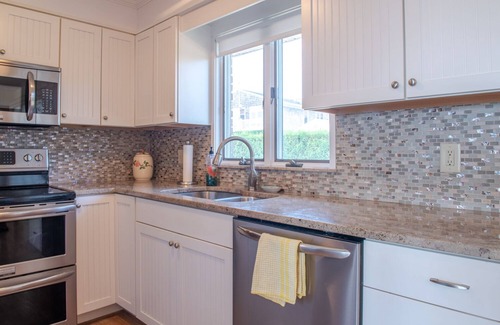 Eastward Look Casa | Ocean views, two minute walk to beach!