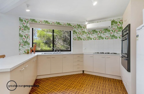 Skenes Creek Casa | Ocean Views, Wildlife. free wifi, full kitchen, linen provided,. BBQ, Fire pit.