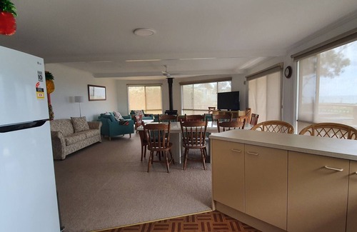 Skenes Creek Casa | Ocean Views, Wildlife. free wifi, full kitchen, linen provided,. BBQ, Fire pit.