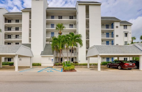 Fort Pierce Apartamento | Ocean Village Condo 3 Pools, Hot Tub and Beach