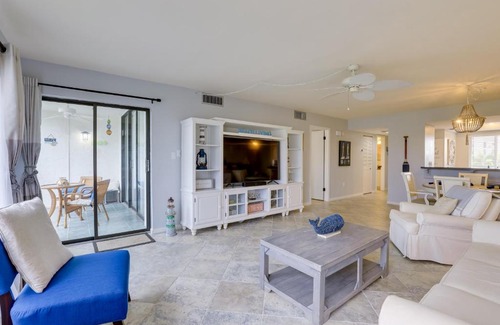 Fort Pierce Apartamento | Ocean Village Condo 3 Pools, Hot Tub and Beach