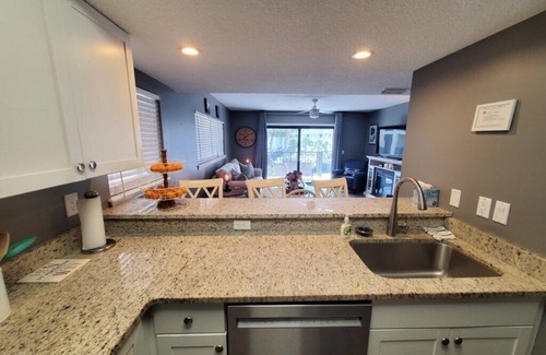 Surfcrest Village Condominio | Ocean Villas: Beachfront 2BR/2BA with Pool - Pet Friendly