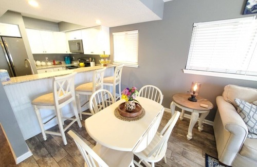 Surfcrest Village Condominio | Ocean Villas: Beachfront 2BR/2BA with Pool - Pet Friendly