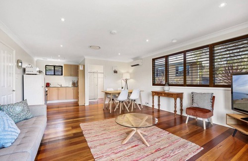 Avalon Beach Apartamento | Ocean Vistas - Walk to beach