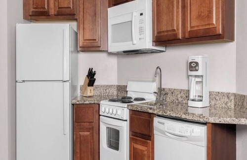 Seabreeze Historic District Complejo | Ocean Walk 2bed/2bath Deluxe Lock Off. in Daytona Beach, FL!