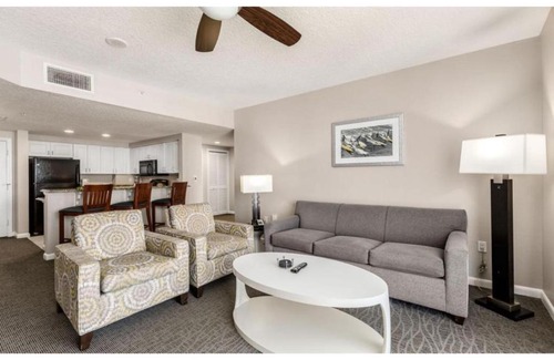 Daytona Beach Apartamento | Ocean Walk, Your Ideal 2BR Daytona Beachfront Condo Gem Getaway - Special Offer Now!