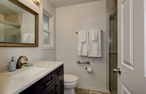 Southeast Boise Casa | Ocean Wave by Boise River