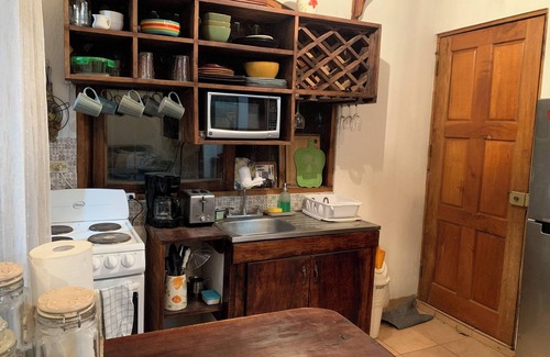 Sámara Cabaña | Oceana Breeze 2-bedroom lovely cottage a few steps from Sámara beach with AC