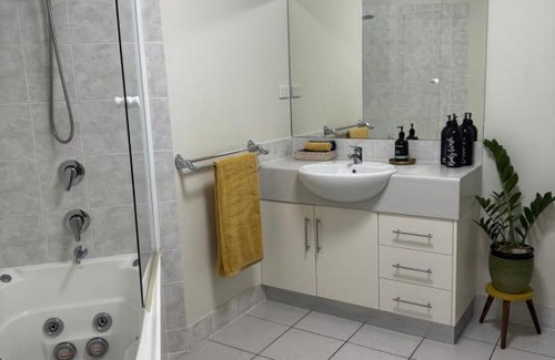 Cairns North Casa | Oceanbreeze Apartment in Cairns North