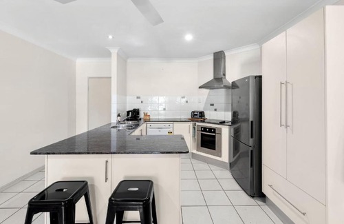 Cairns North Casa | Oceanbreeze Apartment in Cairns North