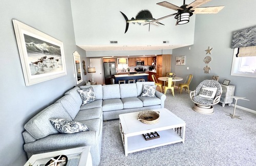 Indian Beach Condominio | Oceanfront 2 bedroom 2 bath condo, beautifully decorated and maintained