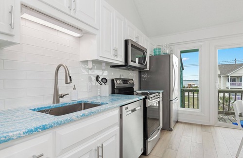 Emerald Isle Casa | Oceanfront 2 BR Duplex East w/Stunning Views, Sundeck, Balconies & Easy Beach