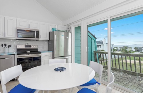 Emerald Isle Casa | Oceanfront 2 BR Duplex East w/Stunning Views, Sundeck, Balconies & Easy Beach