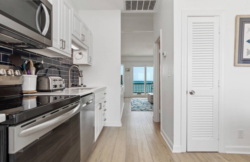 Emerald Isle Casa | Oceanfront 2 BR Duplex West w/Panoramic Views, Sundeck, Balconies & Beachfront