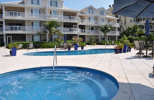 Grace Bay Condominio | Oceanfront 2 BR Condo, Heart of Grace Bay Beach