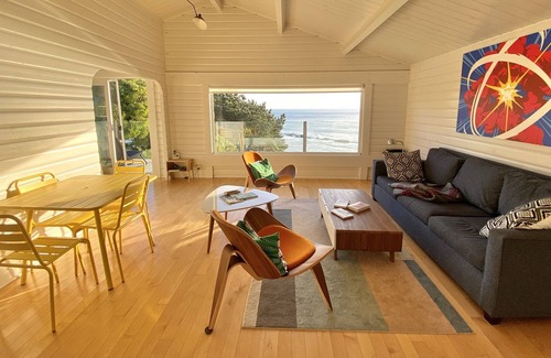 Bolinas Casa | Oceanfront 2bd modern log cabin in Bolinas