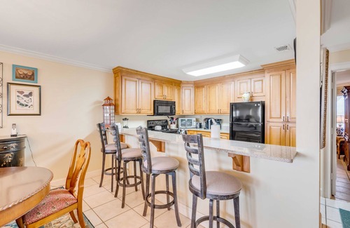 Isle of Palms Condominio | Oceanfront 2BR, 2BA Condo in Wild Dunes! Community Pool! Great View Looking at the Atlantic Ocean!