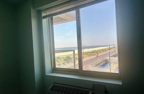 Long Beach Condominio | OCEANFRONT 2BR LUXURY CONDO WITH BALCONY-RITZ CARLTON STYLE! Pool,Sauna,Parking
