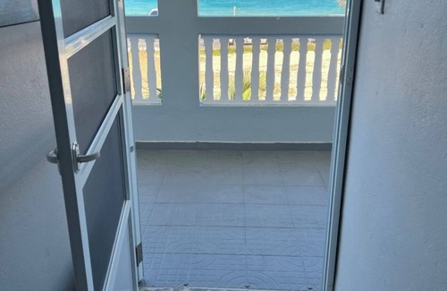 Puerto Nuevo Apartamento | Oceanfront 3/1 Steps from the beach!