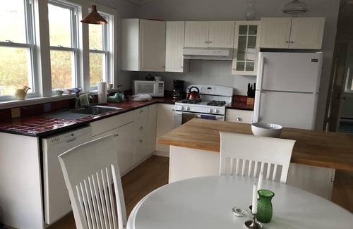 Newfoundland Casa | Oceanfront 3 bedroom Bungalow. in a beautiful cove just 1.5 hrs from St. John's.