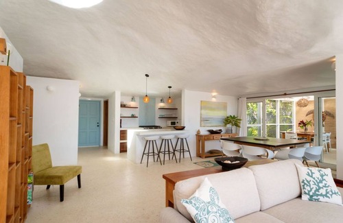 Placentia Casa | ¡Único bungalow frente al mar de 4 dormitorios con piscina! Cerca del pueblo de Placencia!