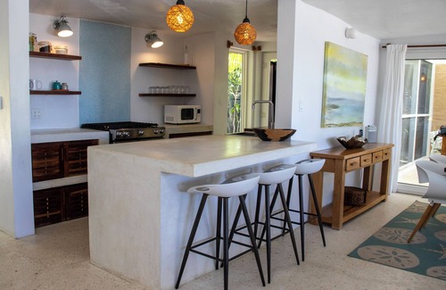 Placentia Casa | ¡Único bungalow frente al mar de 4 dormitorios con piscina! Cerca del pueblo de Placencia!