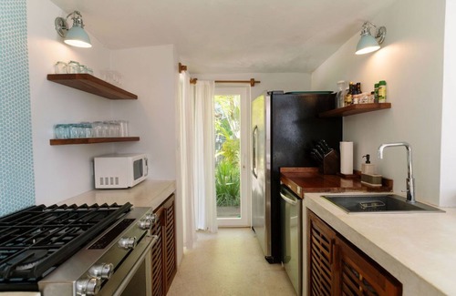 Placentia Casa | ¡Único bungalow frente al mar de 4 dormitorios con piscina! Cerca del pueblo de Placencia!