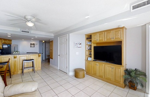 Atlantic Beach Condominio | Oceanfront, 5th-Floor Condo with Ocean View, WiFi & Shared Pools/Hot Tub/Gym