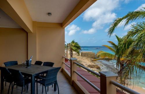 Kralendijk Apartamento | Oceanfront Apartment Yellow Tail Snapper at Den Laman