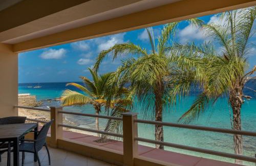 Kralendijk Apartamento | Oceanfront Apartment Yellow Tail Snapper at Den Laman