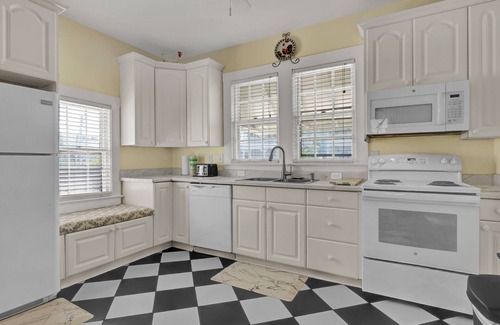 South End Casa | Oceanfront beach cottage on the South end of Wrightsville Beach. Sleeps 14.