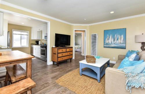 Balboa Peninsula Casa | Oceanfront Back Home with View of the Sea