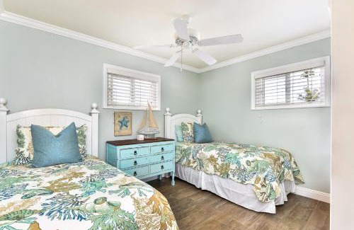 Balboa Peninsula Casa | Oceanfront Back Home with View of the Sea